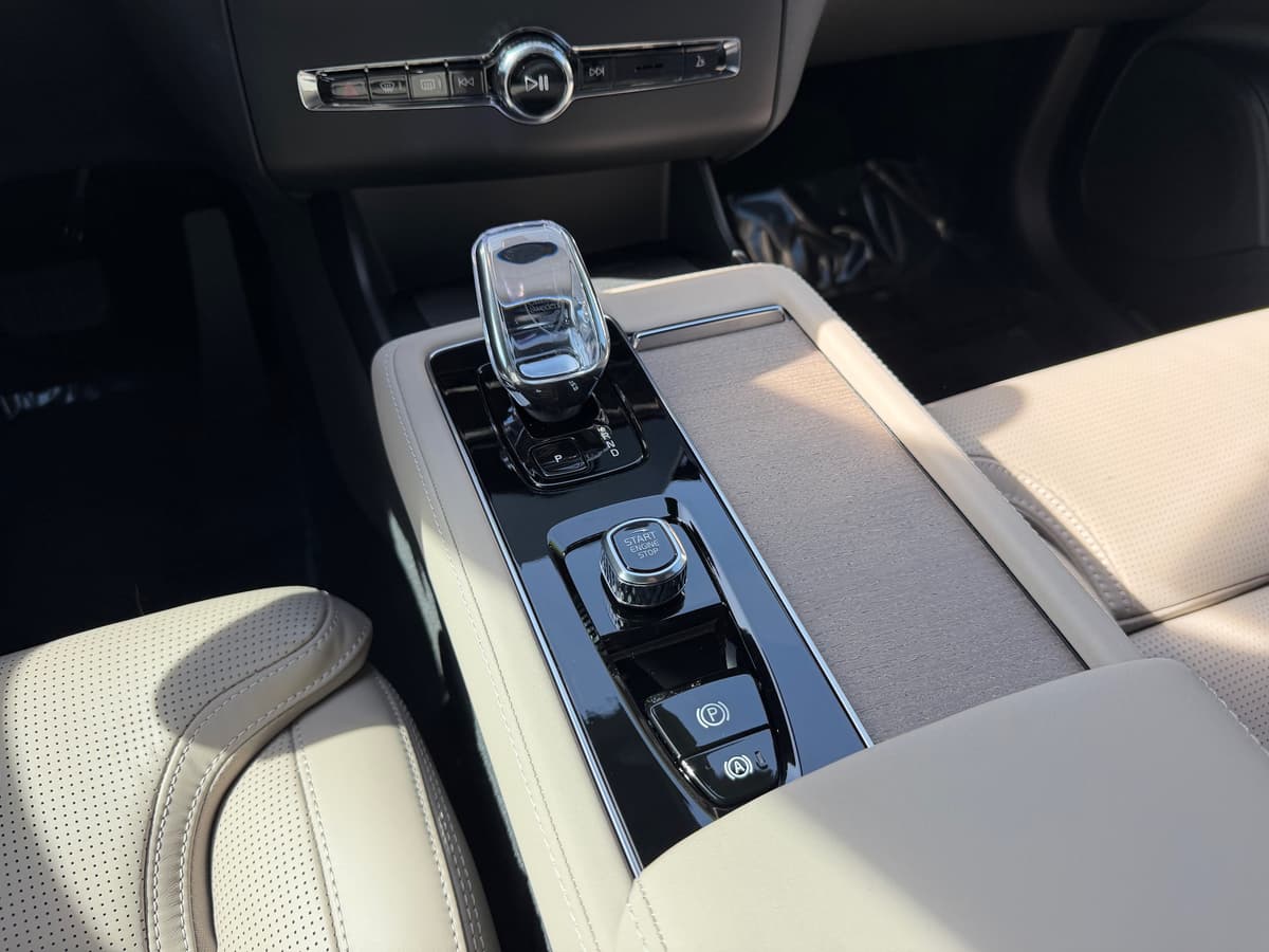 2026 Volvo XC90 plug-in hybrid - Image 13