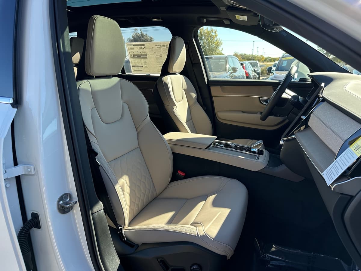 2026 Volvo XC90 - Image 8