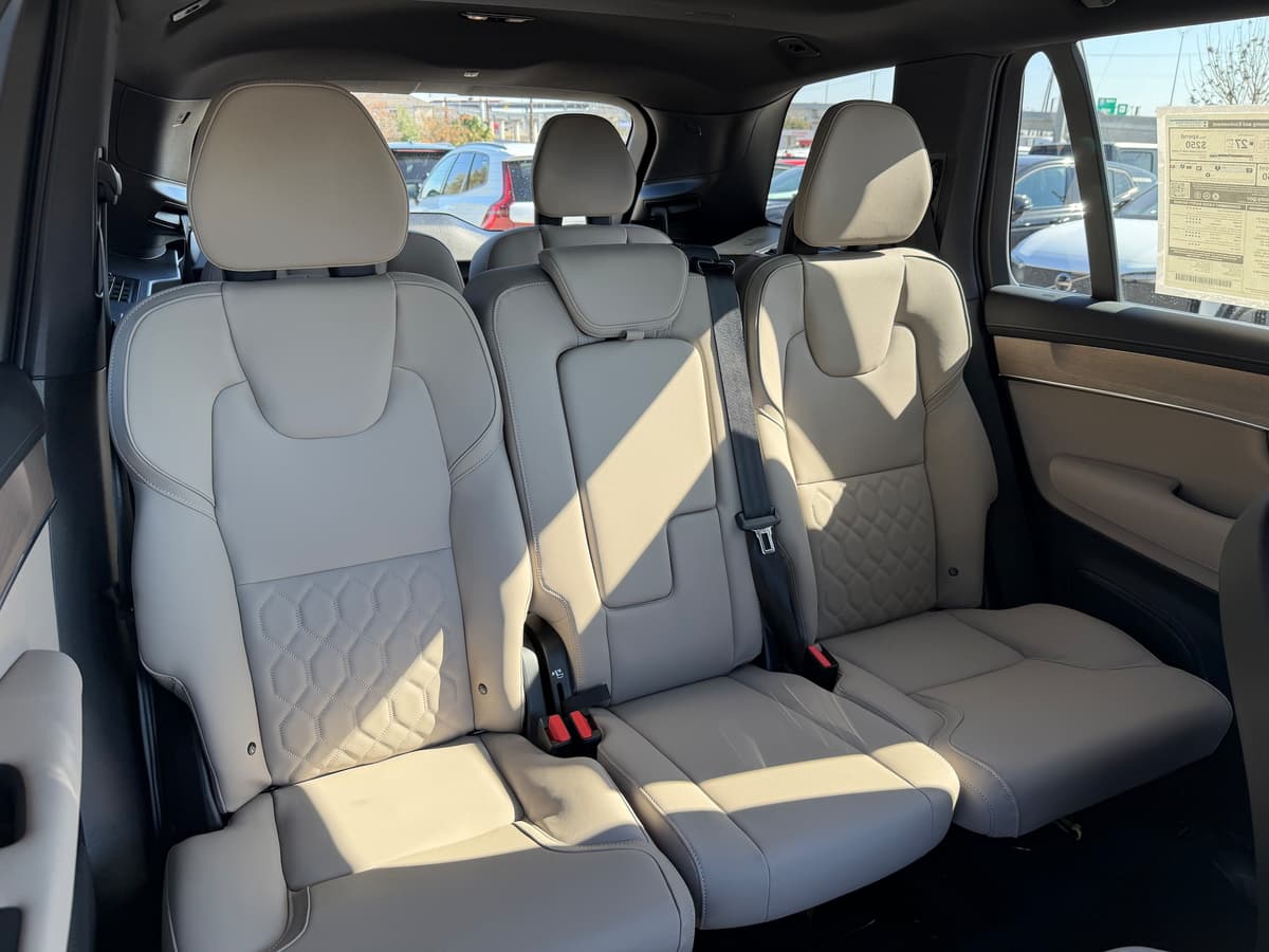 2026 Volvo XC90 plug-in hybrid - Image 10