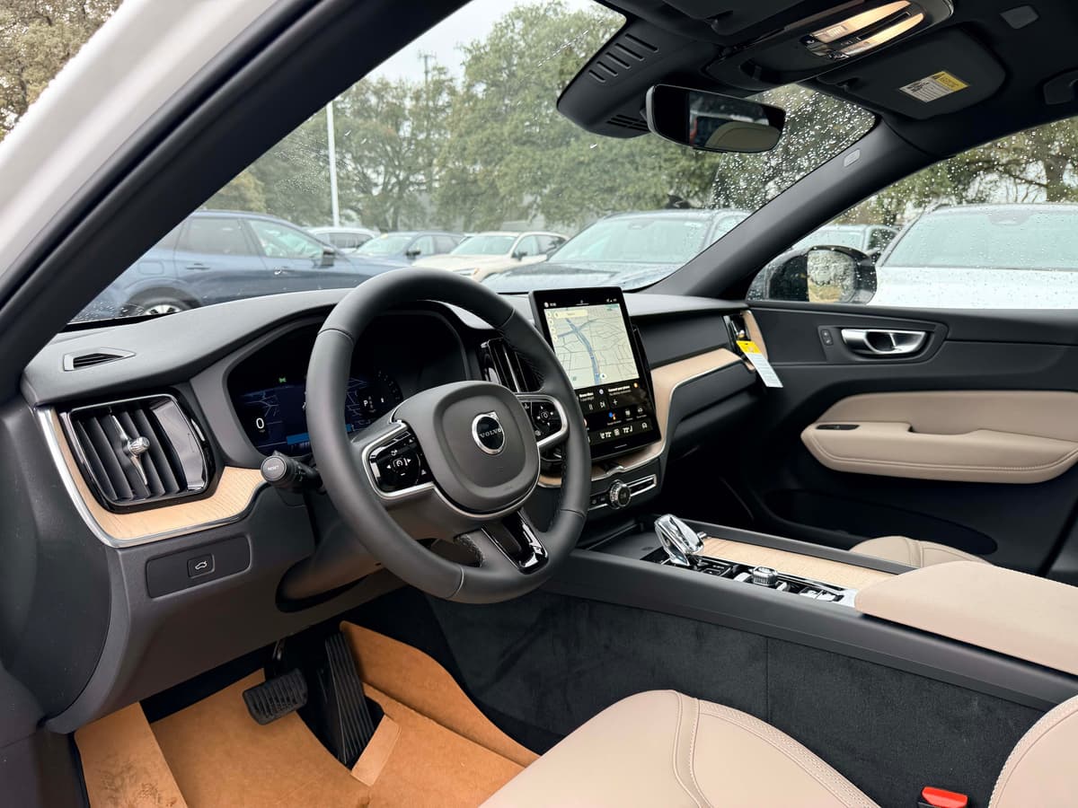 2026 Volvo XC60 - Image 12