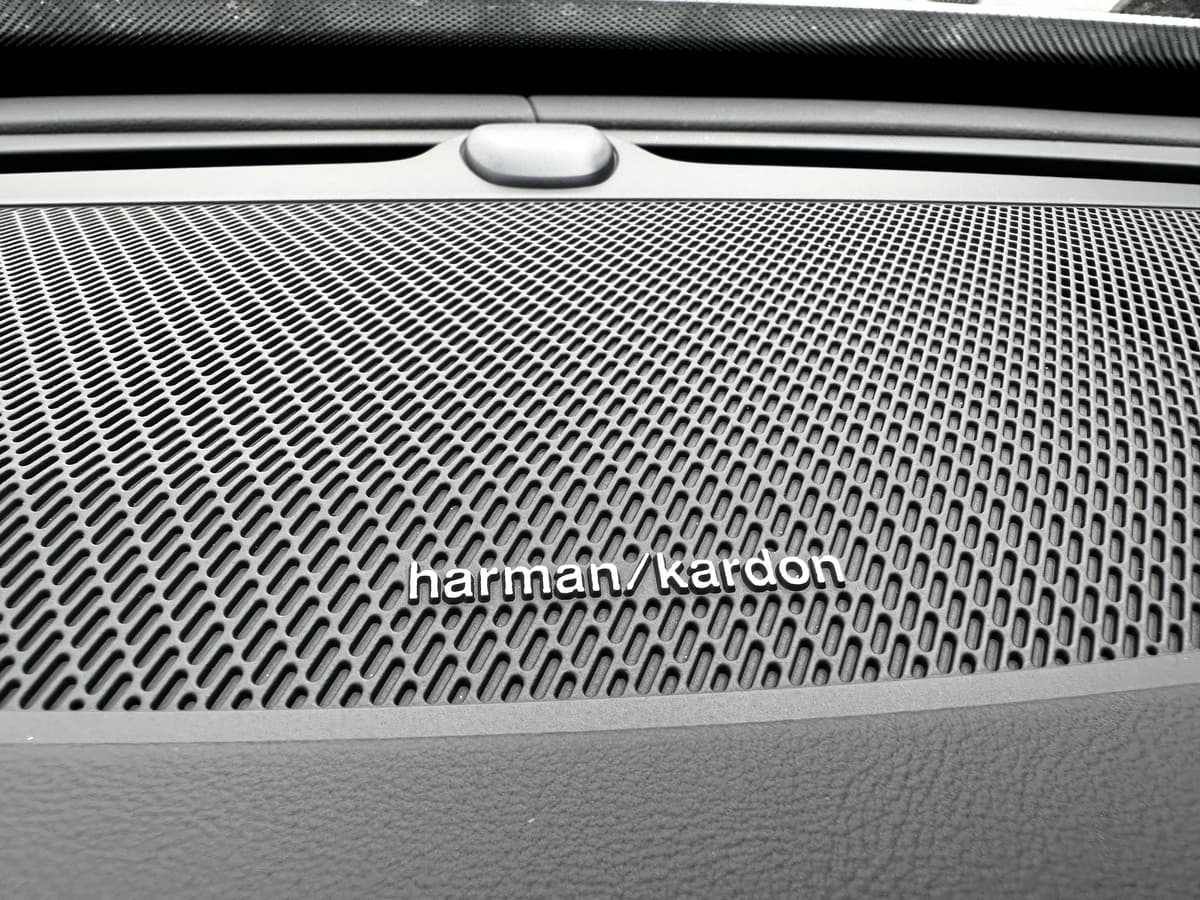 2025 Volvo XC90 plug-in hybrid - Image 16