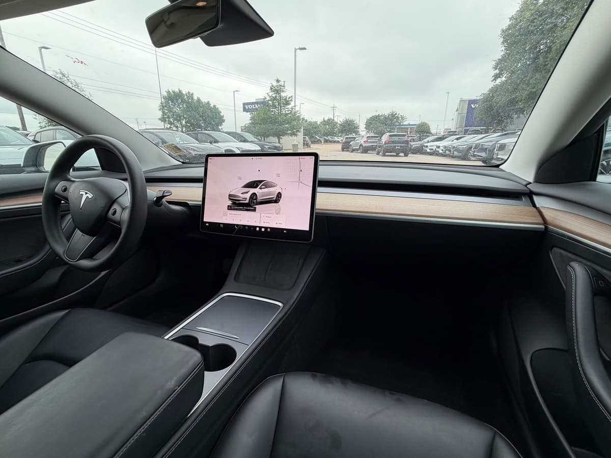 2023 Tesla Model 3 - Image 11
