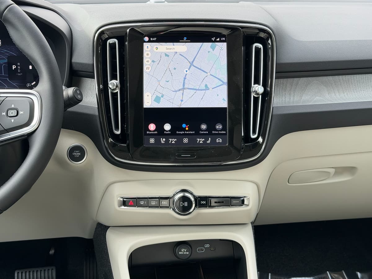 2026 Volvo XC40 - Image 12