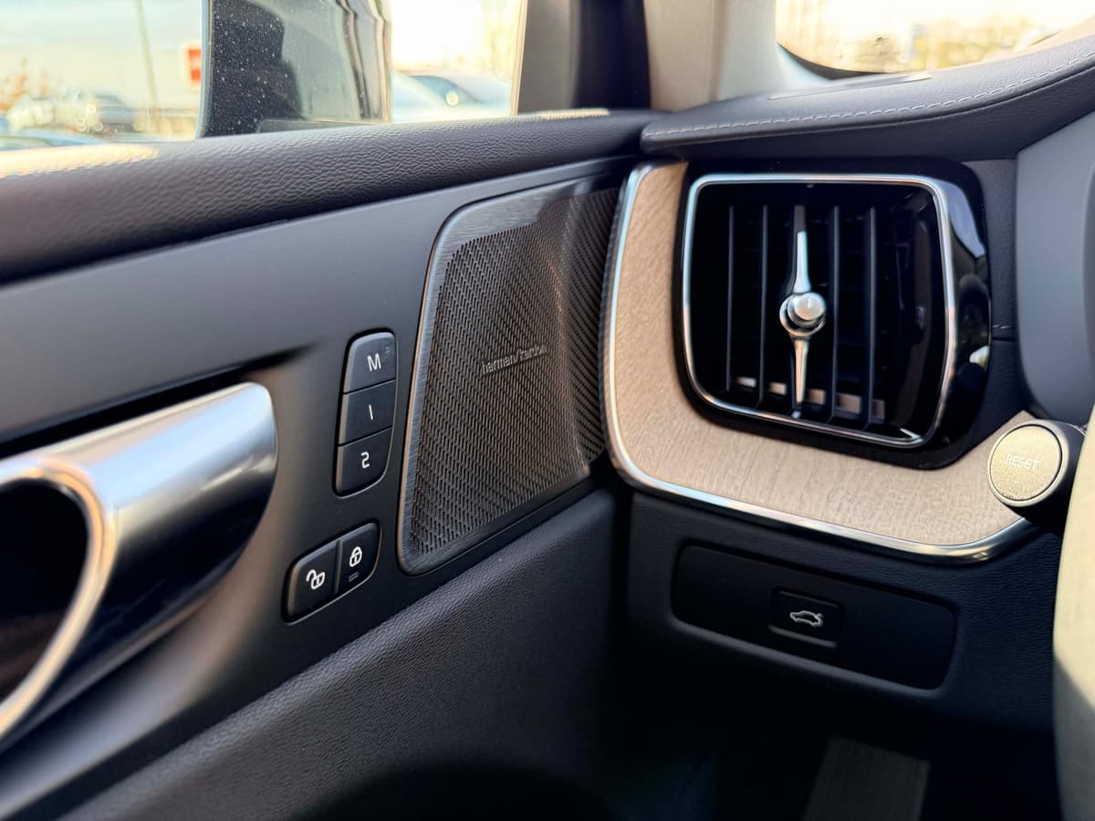 2026 Volvo XC60 - Image 18