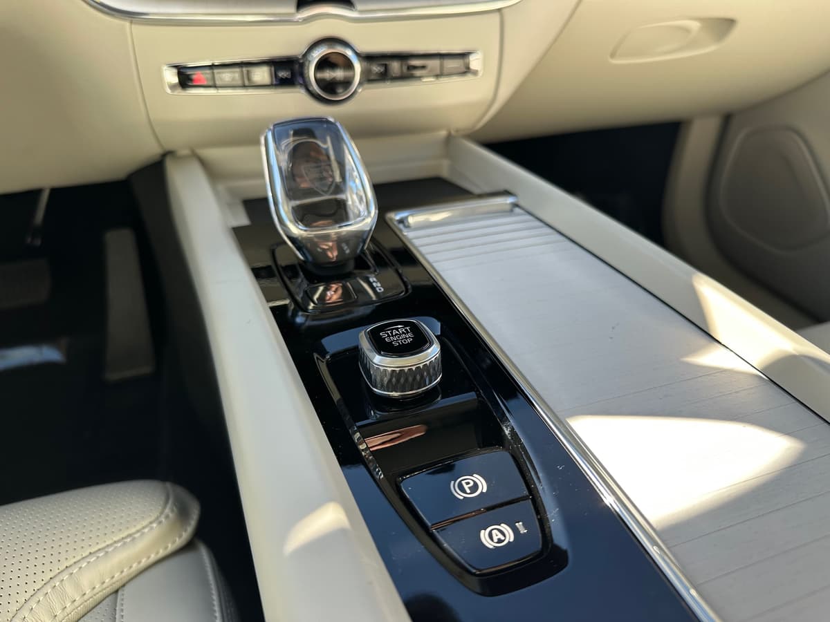 2026 Volvo XC60 - Image 13