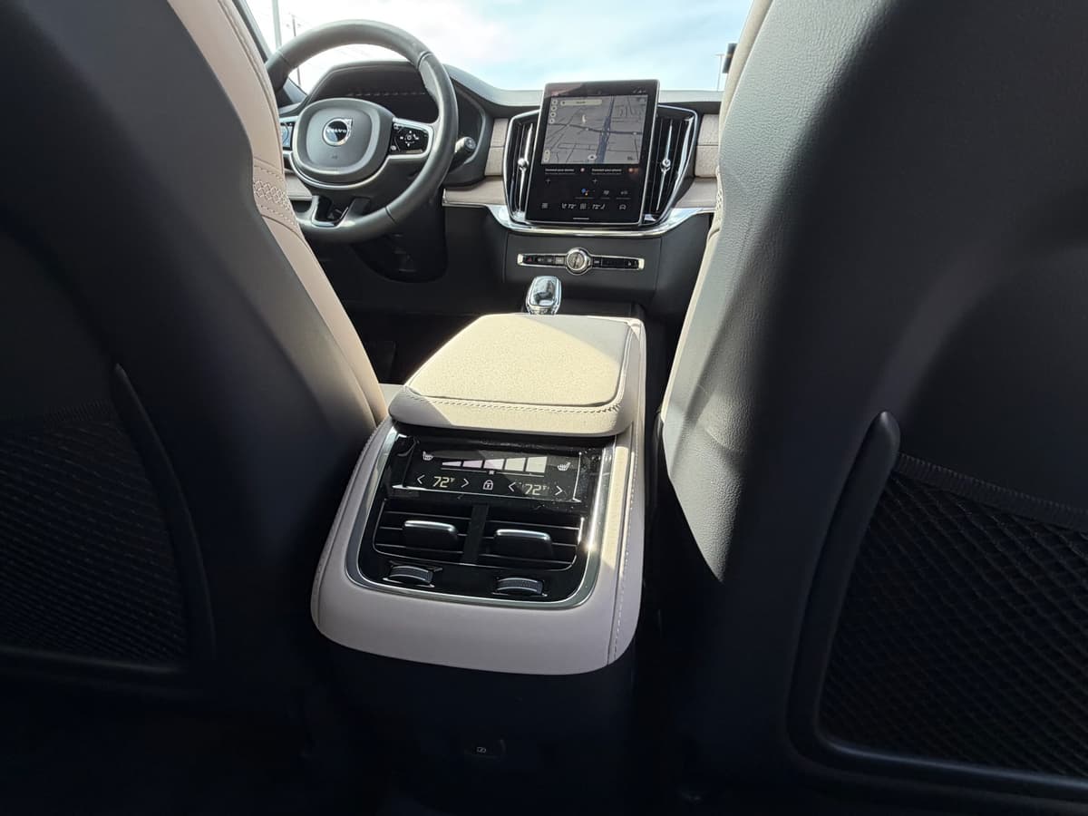 2026 Volvo XC90 - Image 12