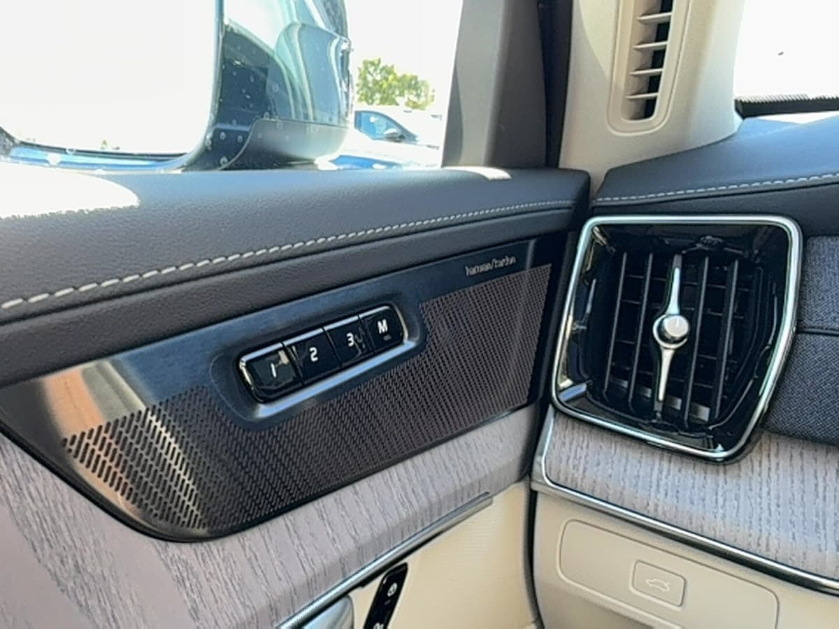 2026 Volvo XC90 - Image 19
