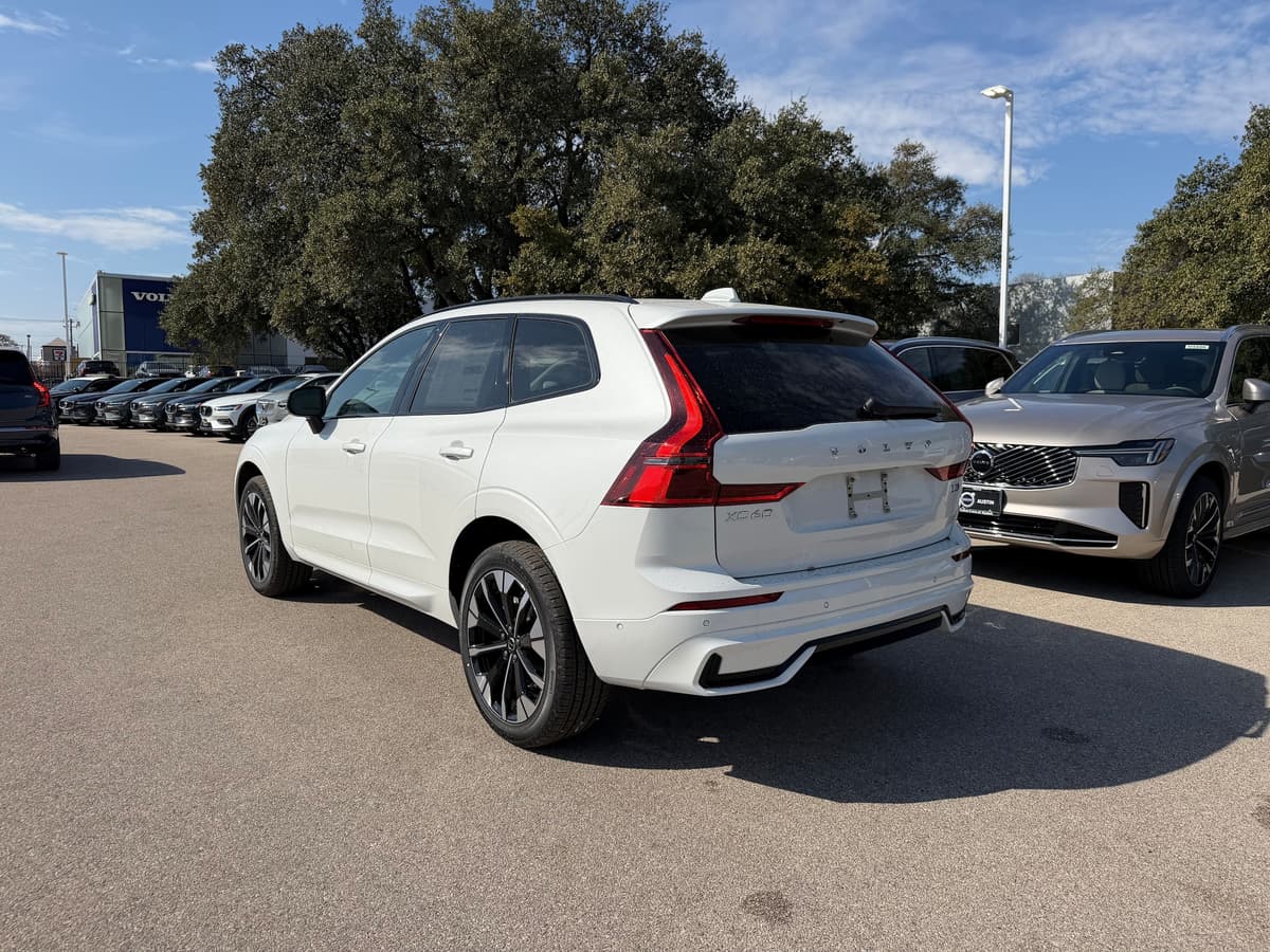 2026 Volvo XC60 - Image 4