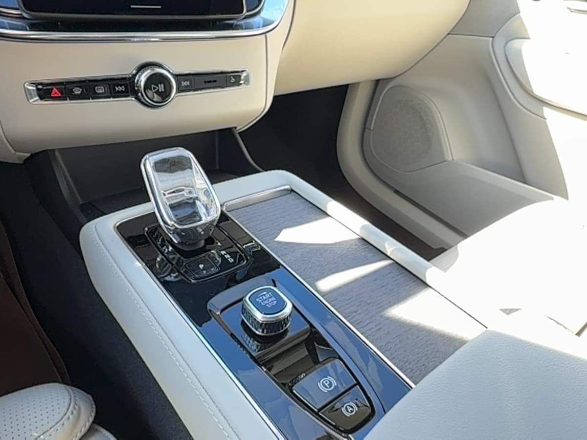 2026 Volvo XC90 - Image 24