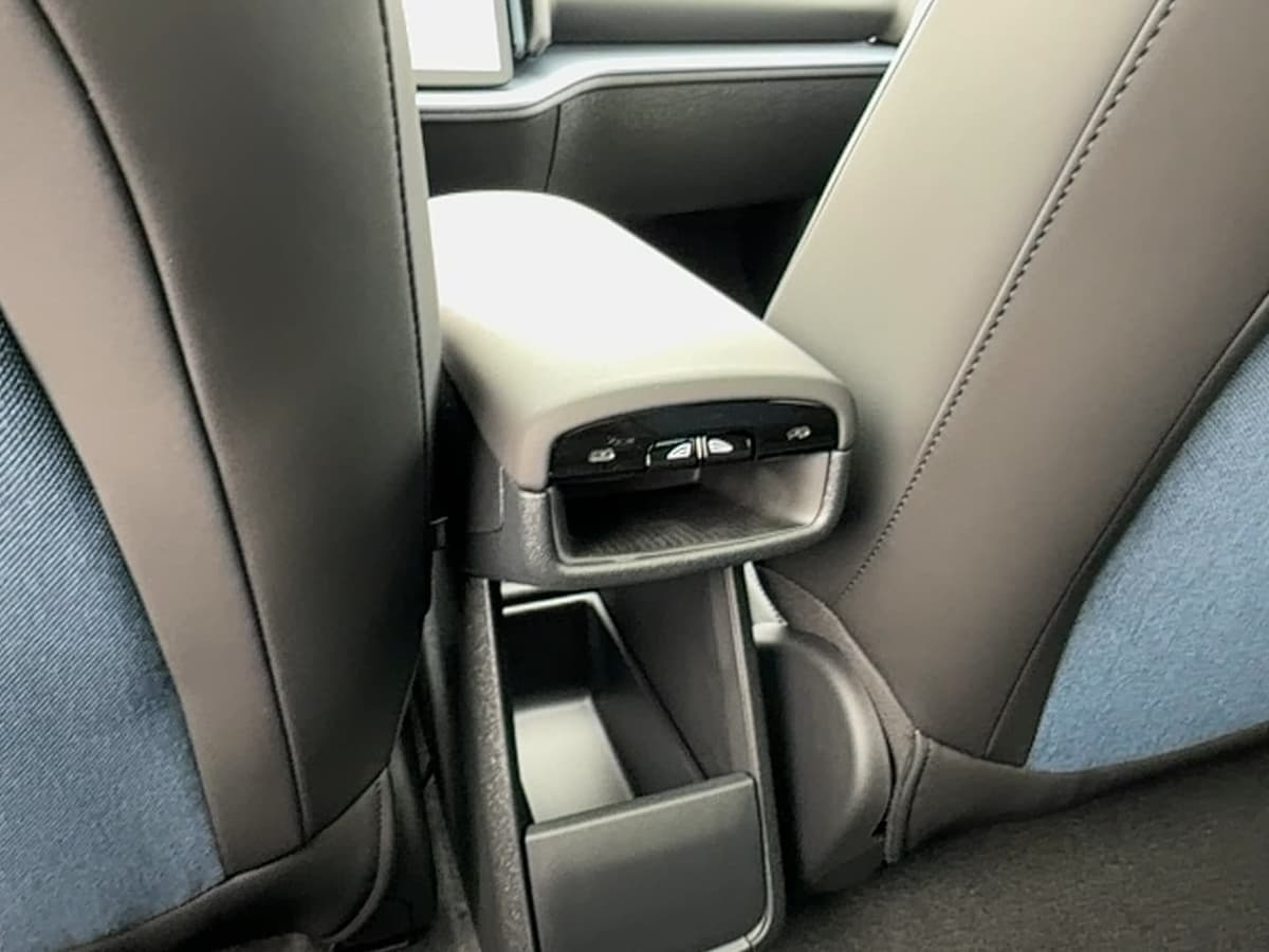 2026 Volvo EX30 Cross Country - Image 18