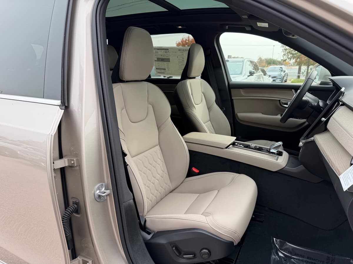 2026 Volvo XC90 - Image 8