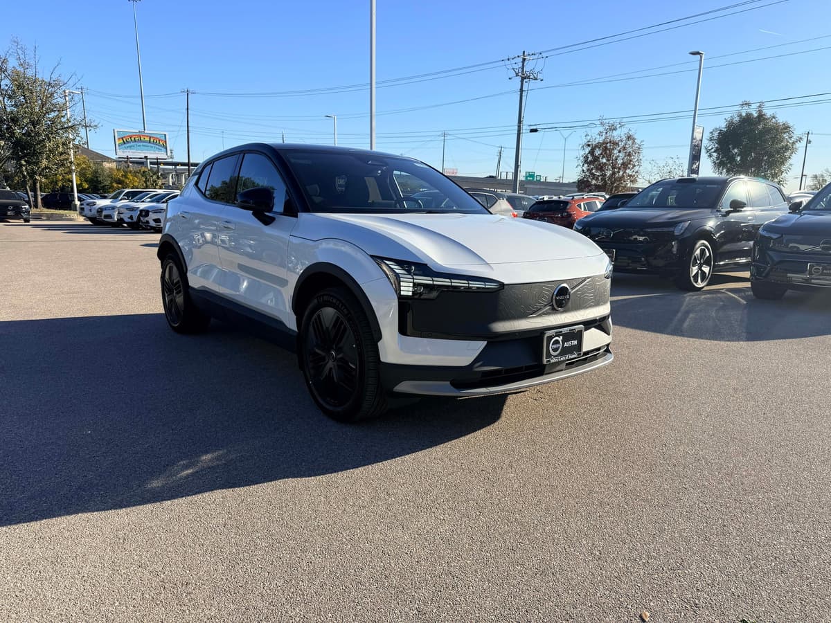 2026 Volvo EX30 Cross Country - Image 7