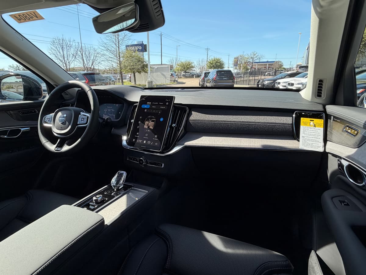 2026 Volvo XC90 plug-in hybrid - Image 11