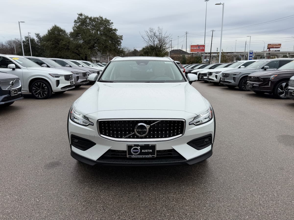 2026 Volvo V60 Cross Country - Image 6