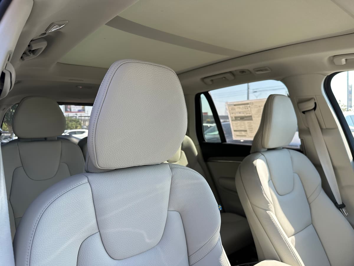 2025 Volvo XC90 - Image 9