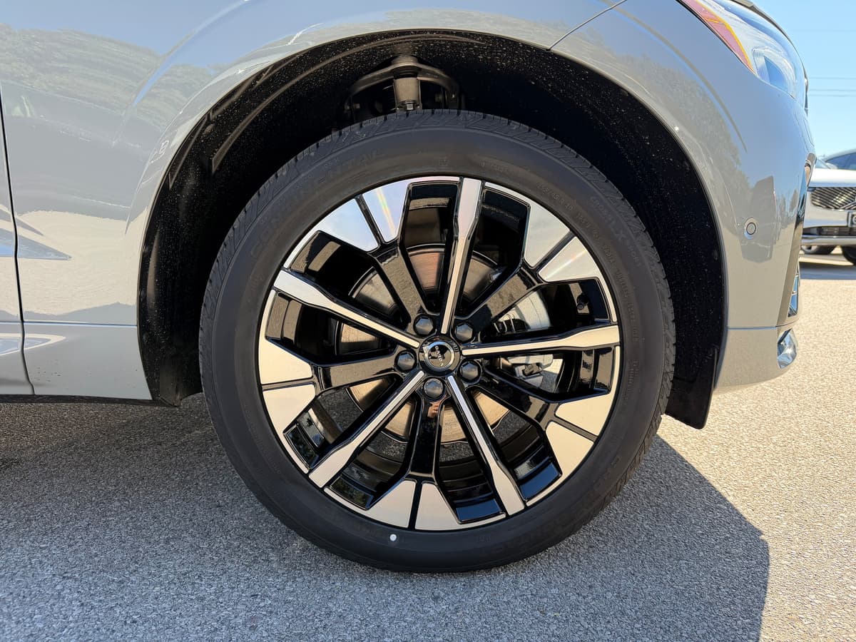 2026 Volvo XC60 - Image 7