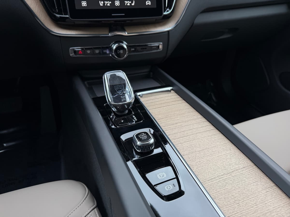 2026 Volvo XC60 - Image 13