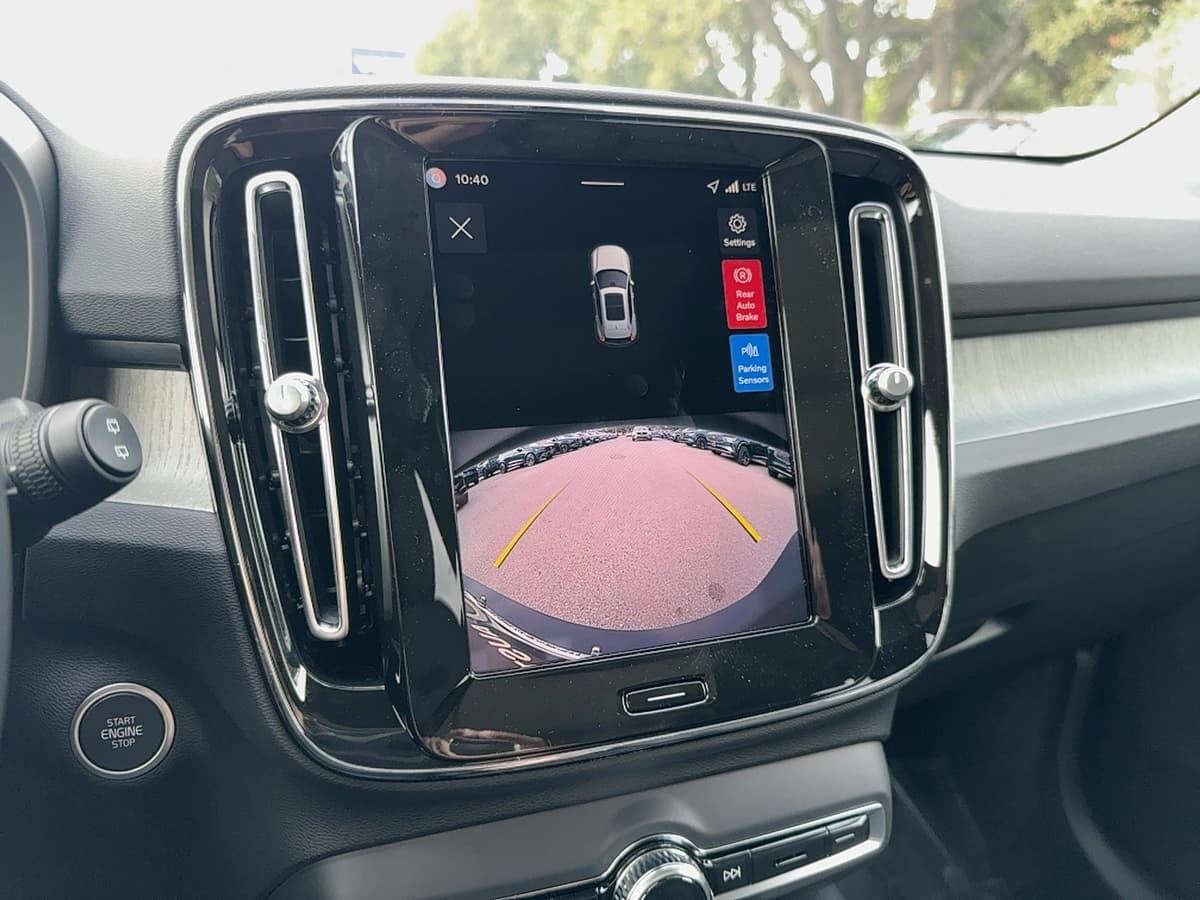 2026 Volvo XC40 - Image 22