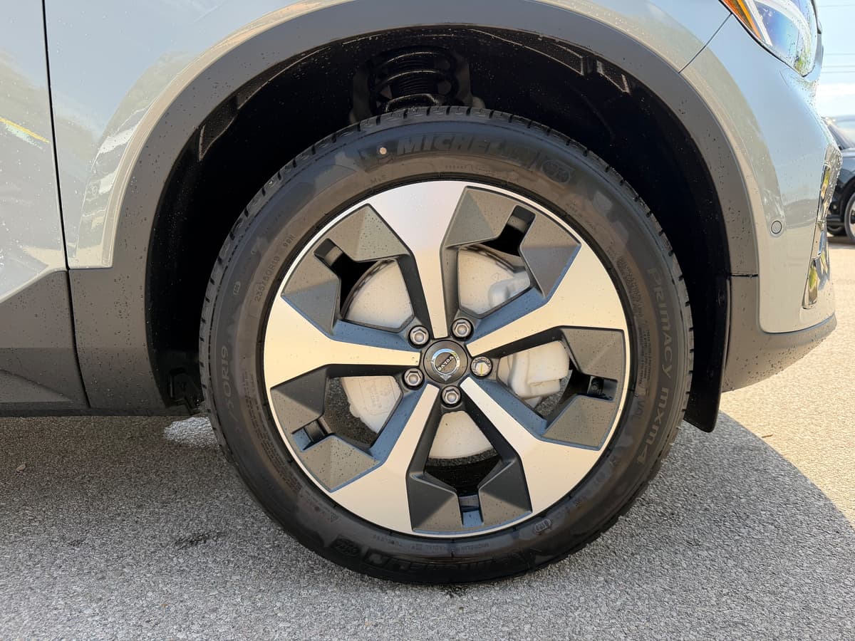 2026 Volvo XC40 - Image 7