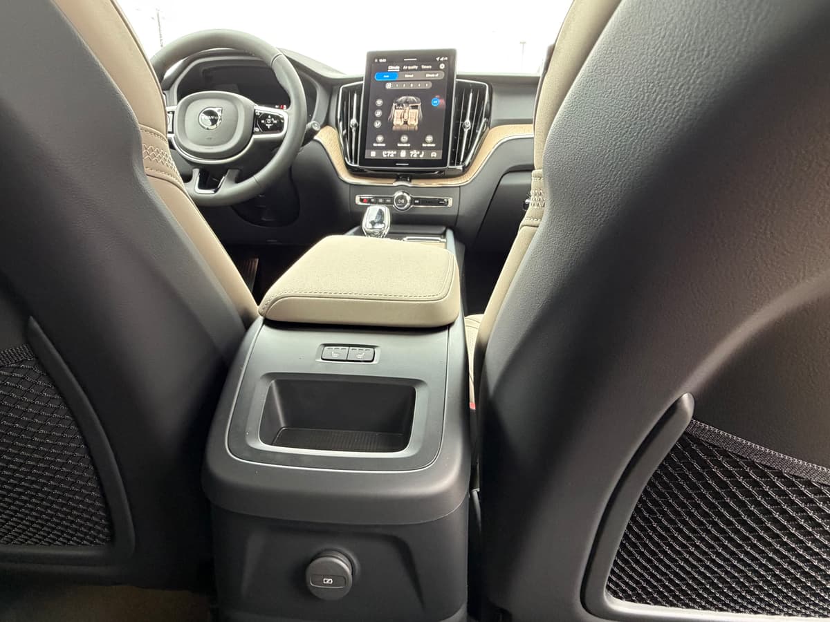 2026 Volvo XC60 plug-in hybrid - Image 11