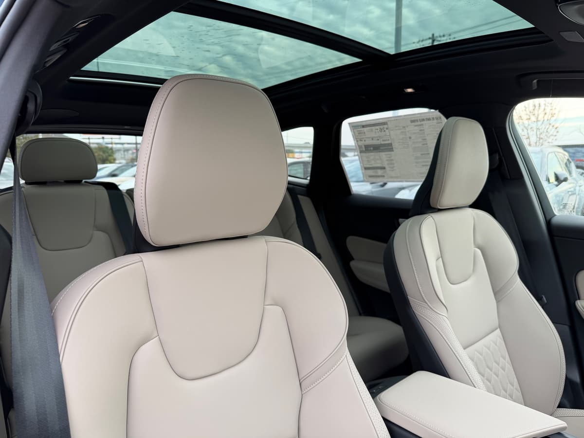 2026 Volvo XC60 - Image 9
