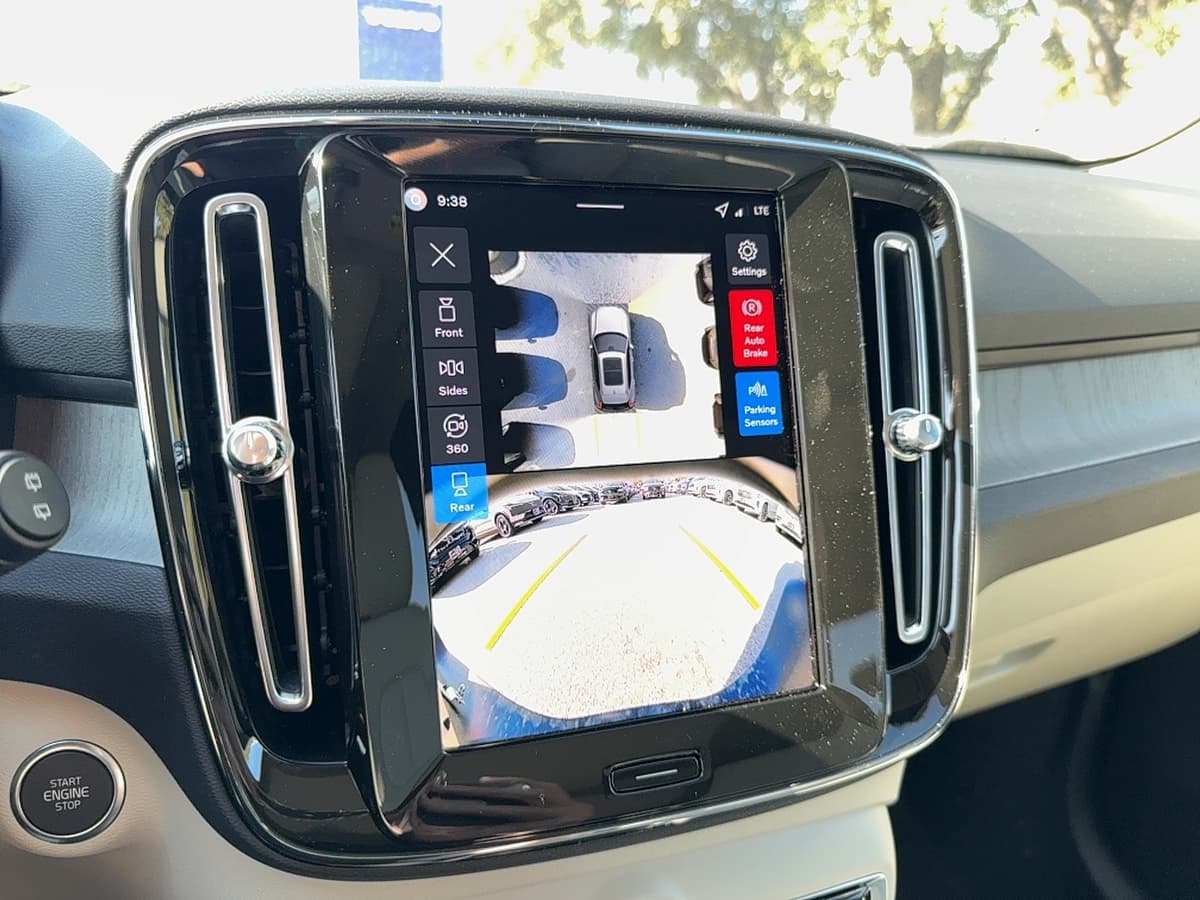 2026 Volvo XC40 - Image 22