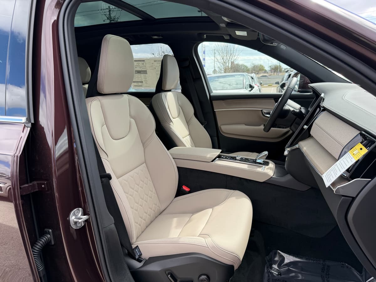 2026 Volvo XC90 plug-in hybrid - Image 8