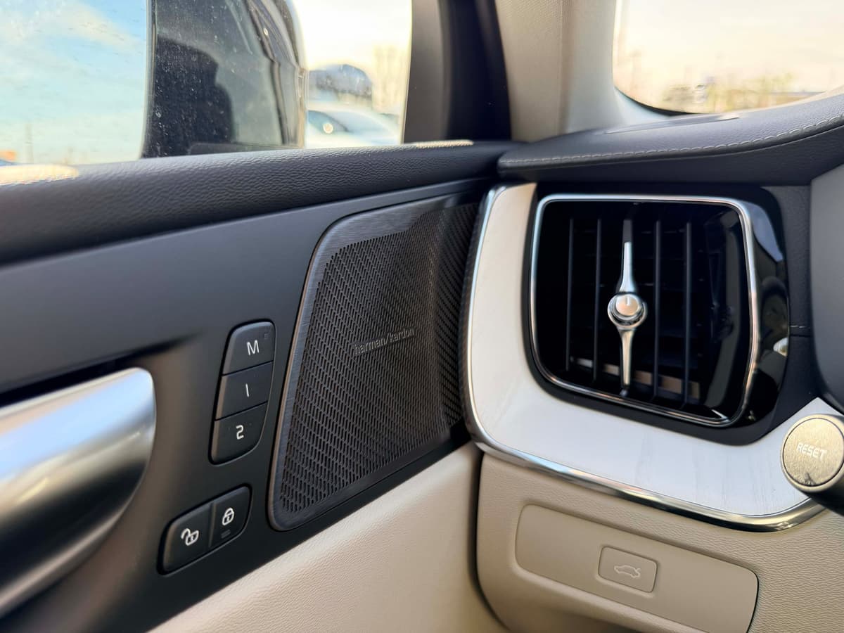 2026 Volvo XC60 - Image 18