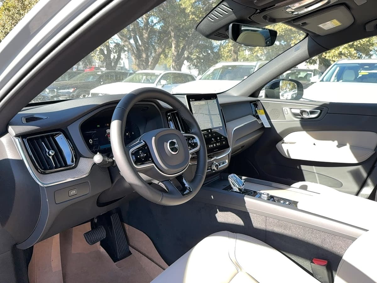 2026 Volvo XC60 - Image 8
