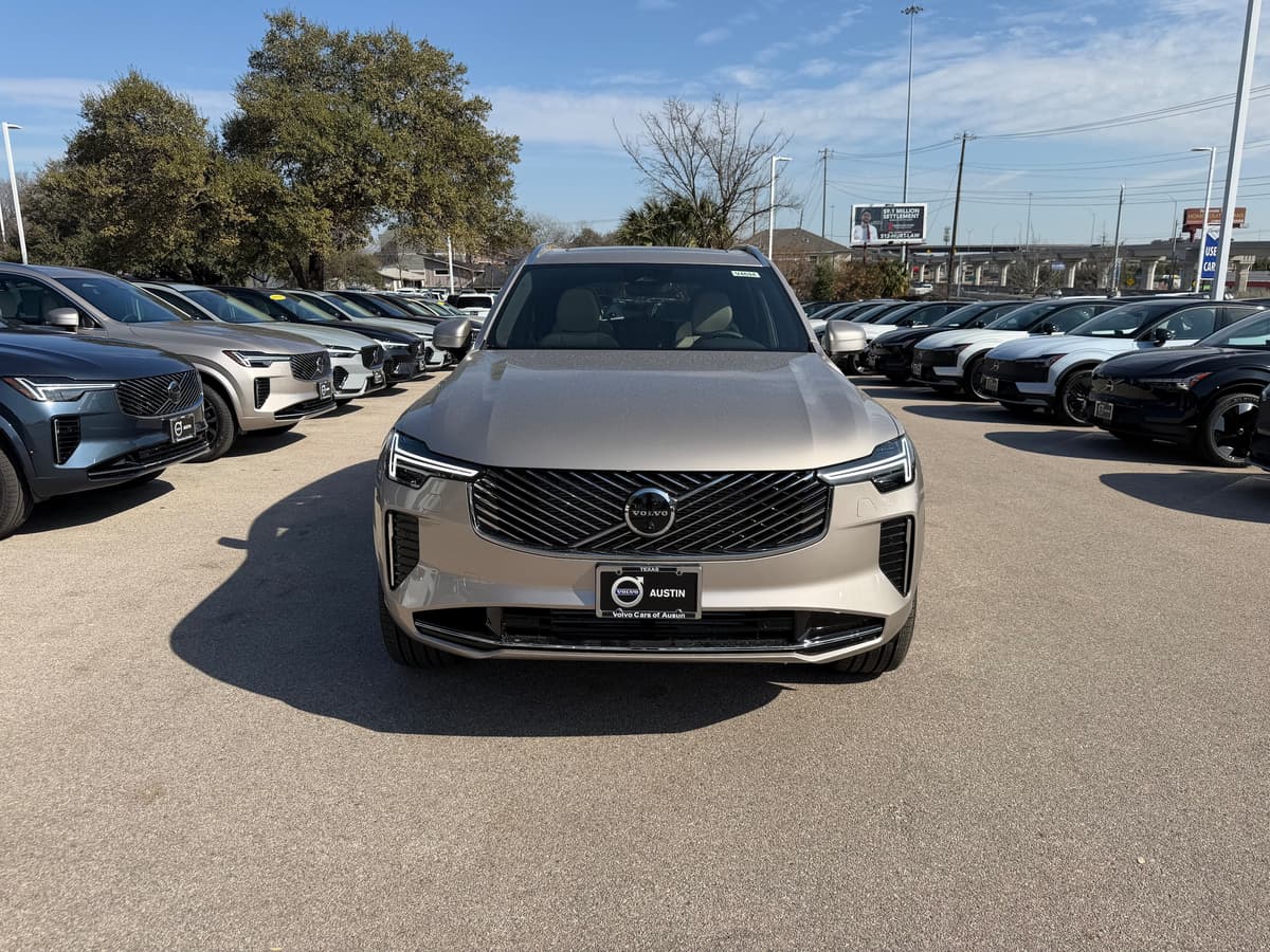 2026 Volvo XC90 plug-in hybrid - Image 6