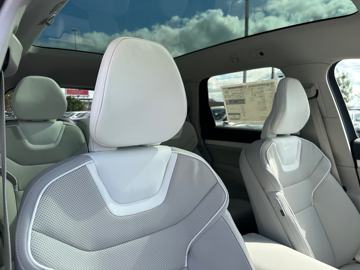 2025 Volvo EX90 - Image 9