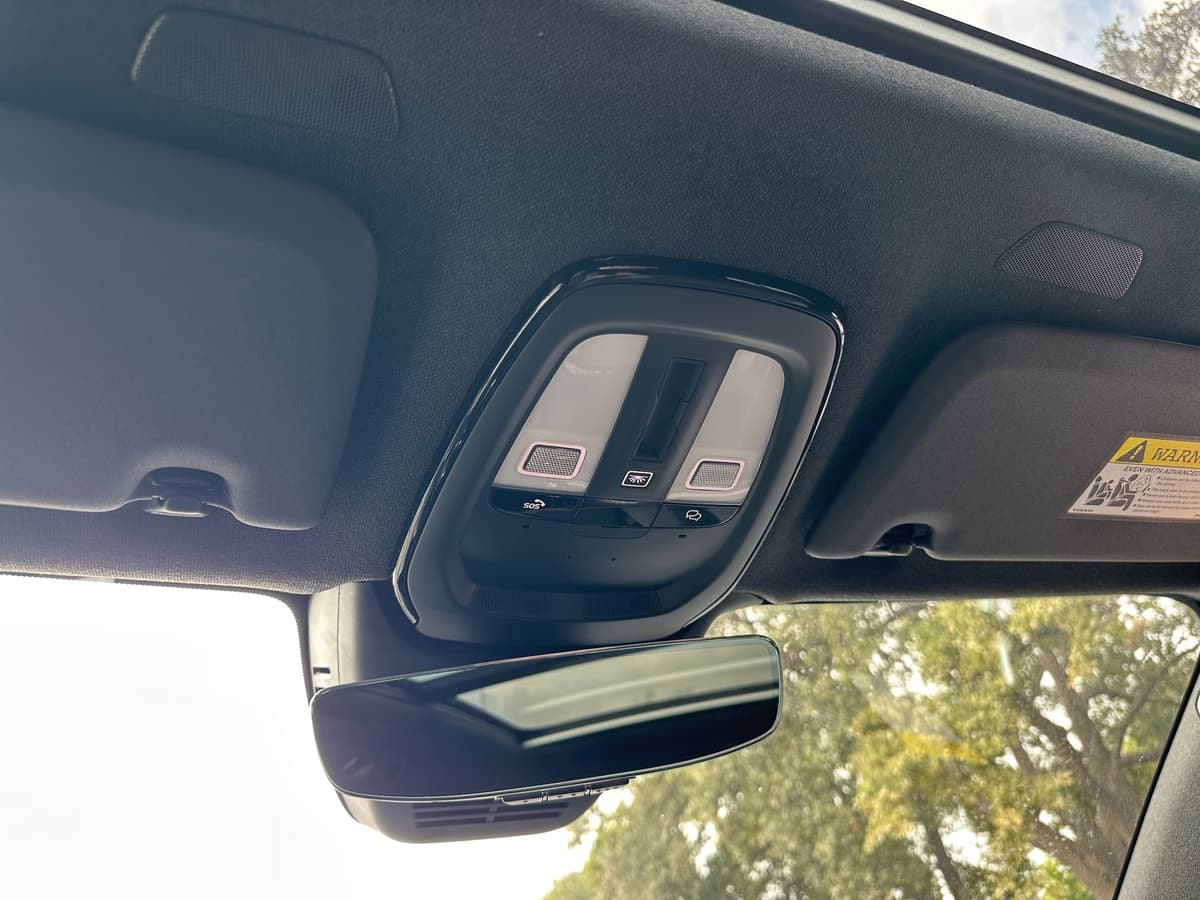 2026 Volvo EX40 - Image 15