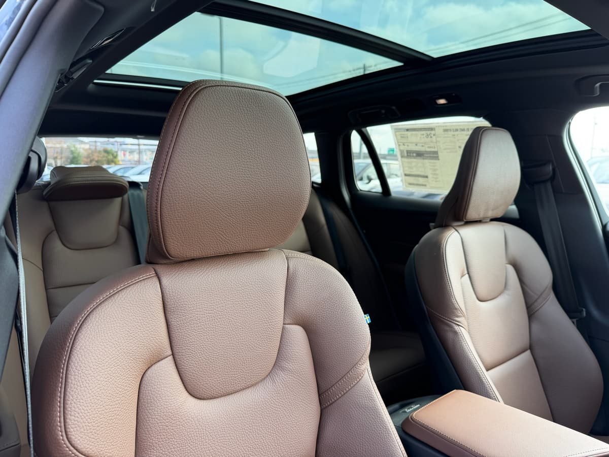 2026 Volvo V60 Cross Country - Image 9