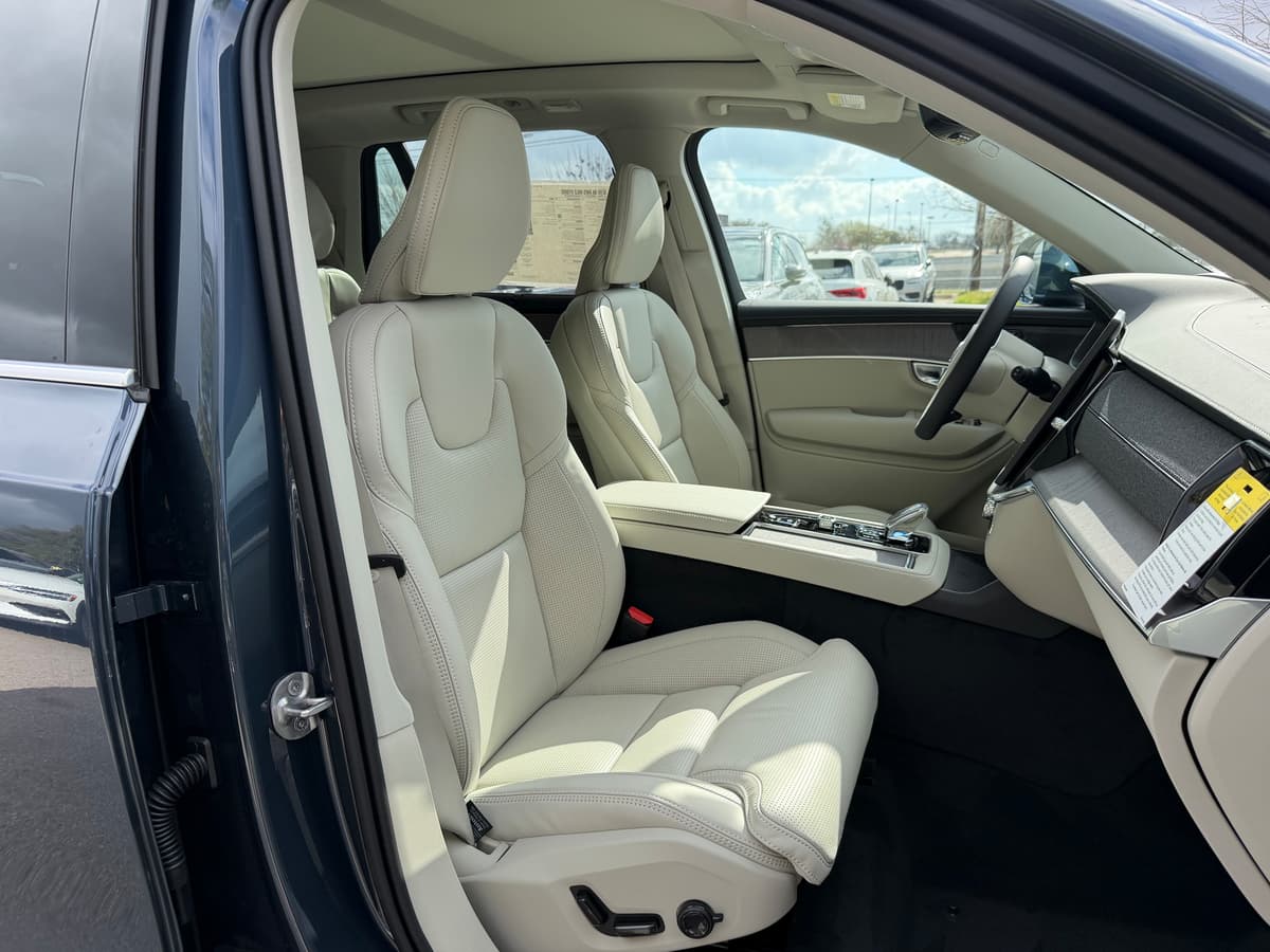 2026 Volvo XC90 - Image 8