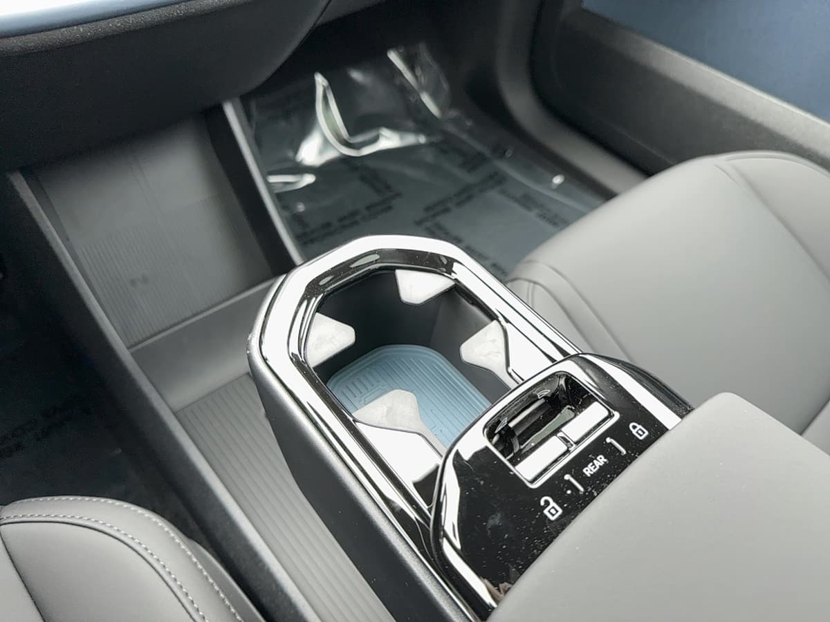 2026 Volvo EX30 Cross Country - Image 24