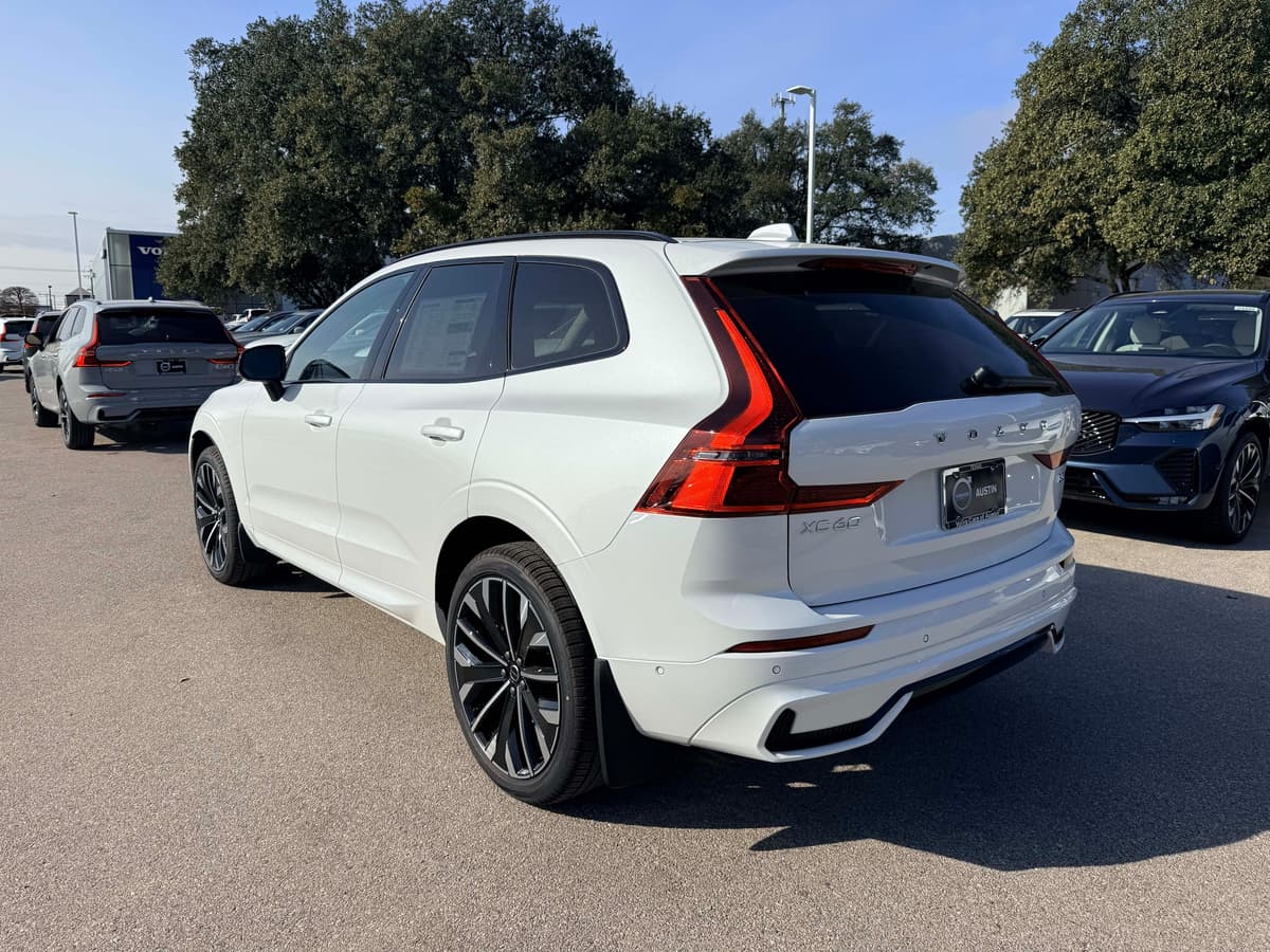 2026 Volvo XC60 - Image 4
