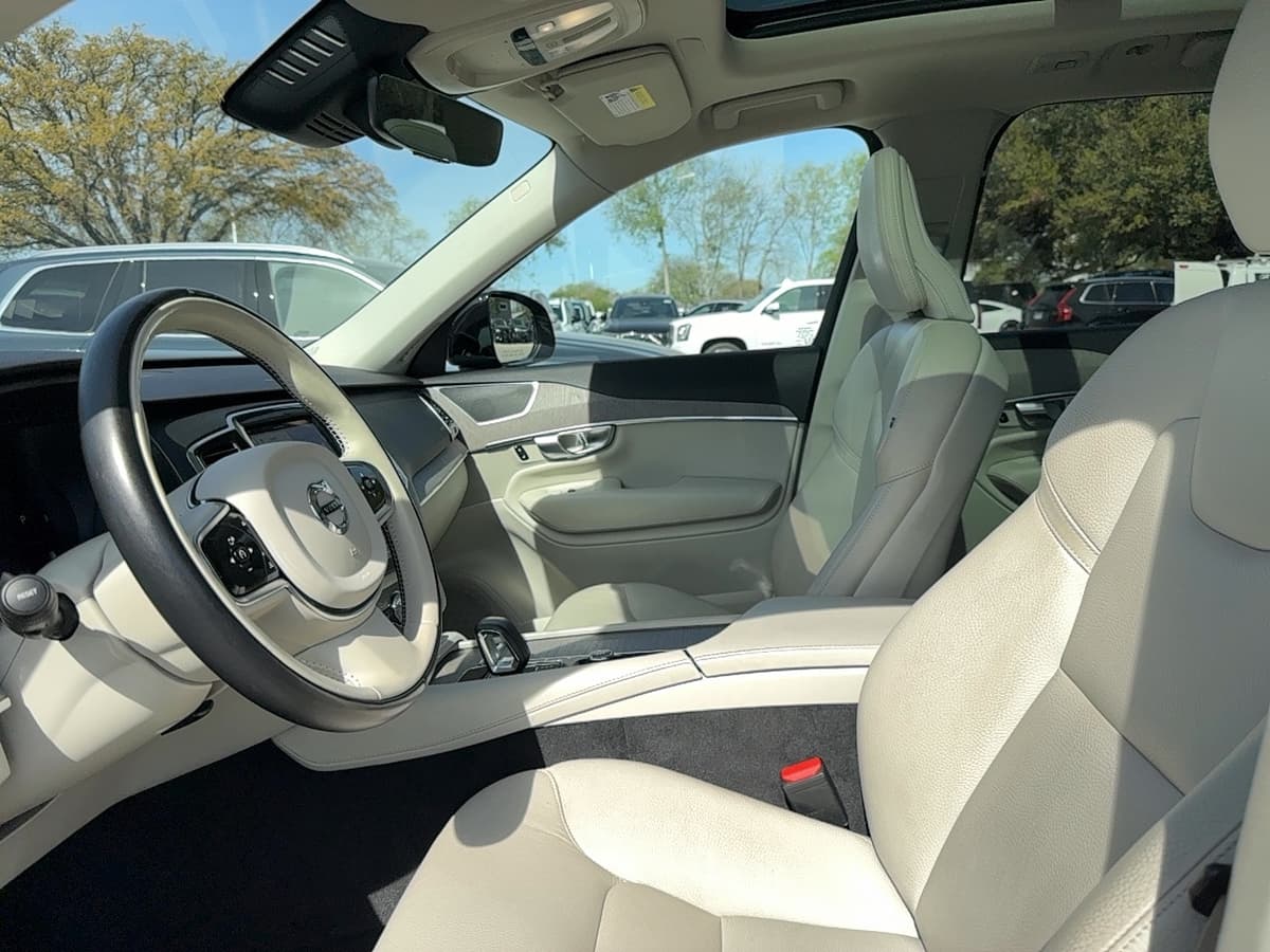 2023 Volvo XC90 - Image 8