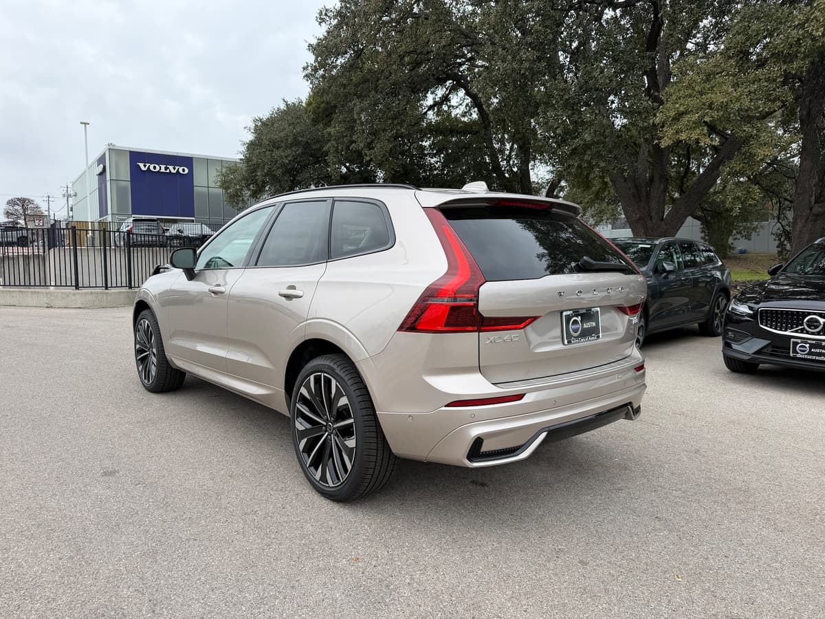 2026 Volvo XC60 - Image 4
