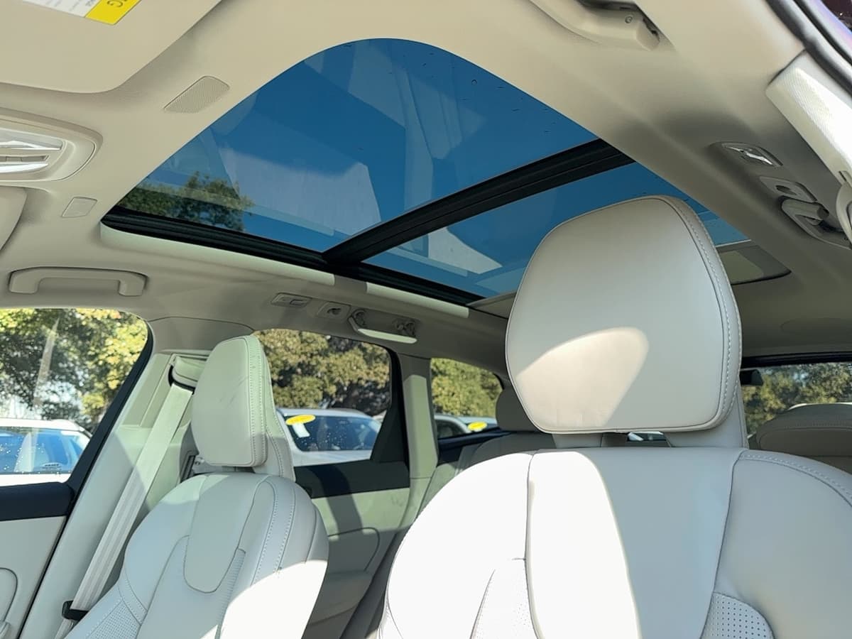 2026 Volvo XC60 - Image 11