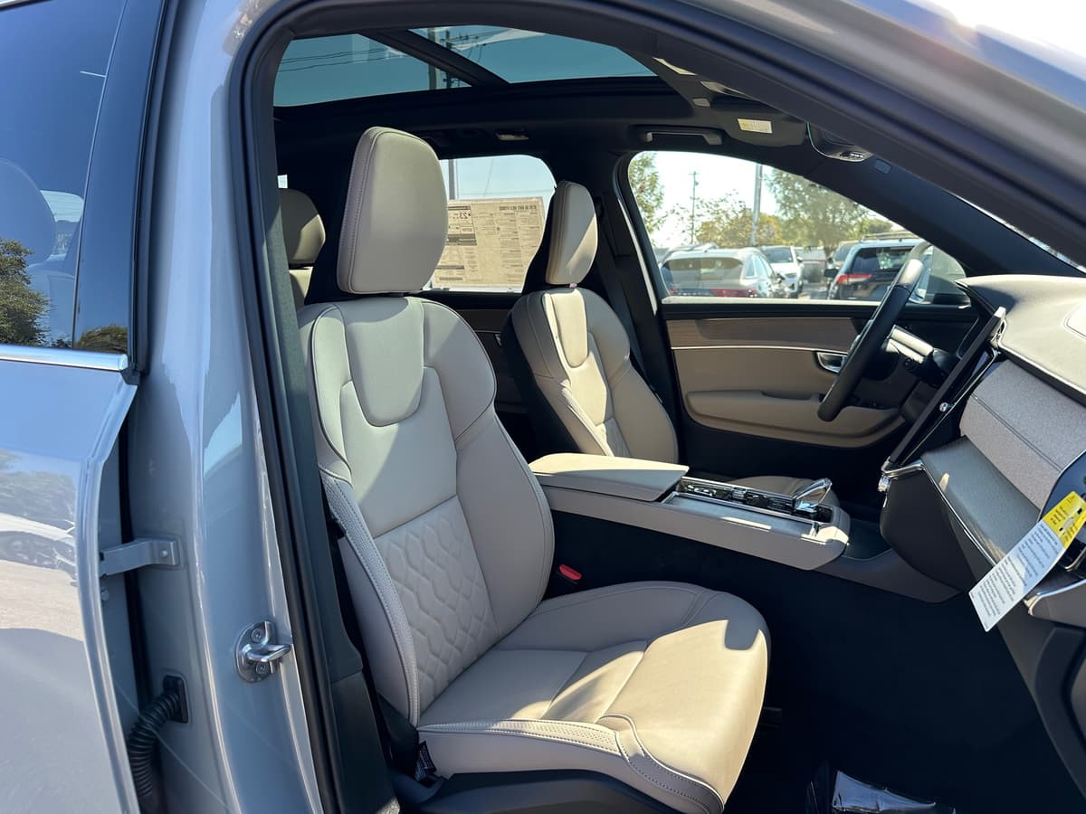 2026 Volvo XC90 - Image 8