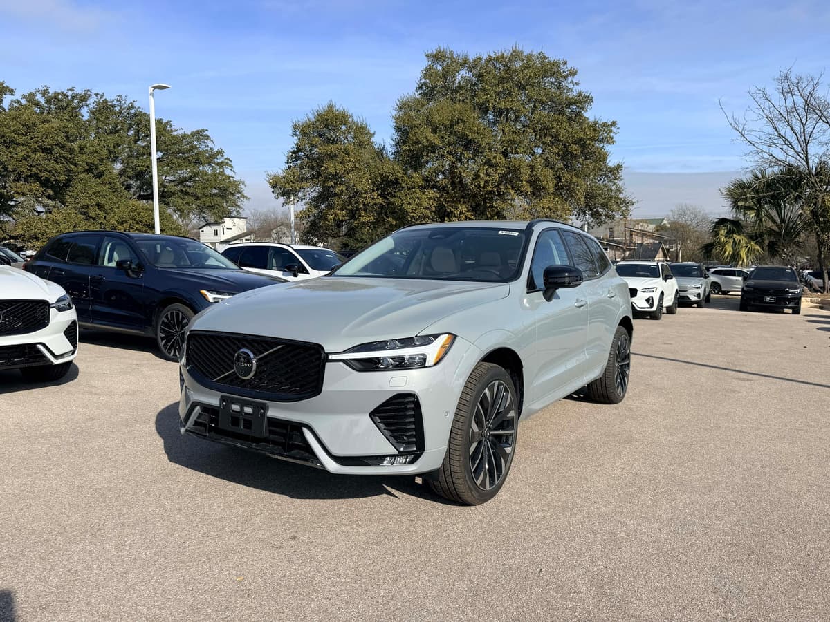 2026 Volvo XC60 - Image 2