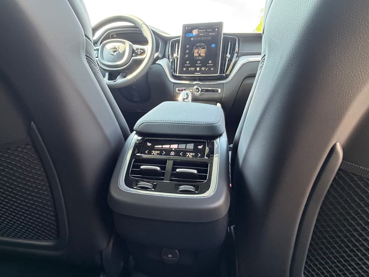 2026 Volvo XC60 - Image 11