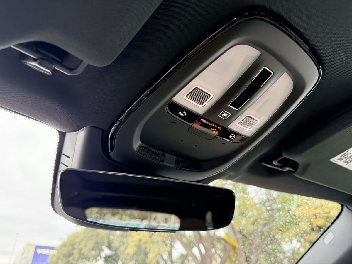 2026 Volvo XC90 plug-in hybrid - Image 25