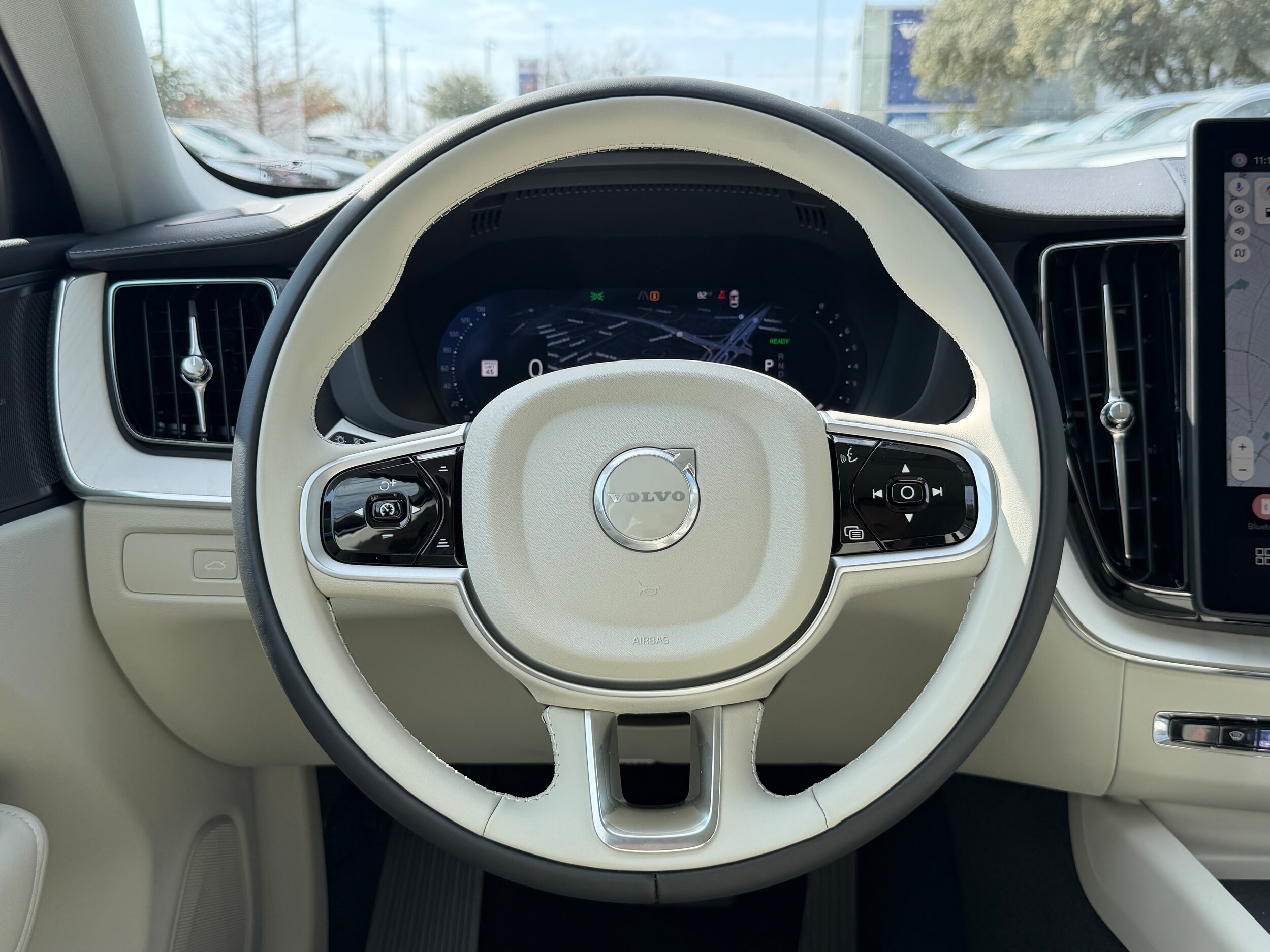 2026 Volvo XC60 plug-in hybrid - Image 14