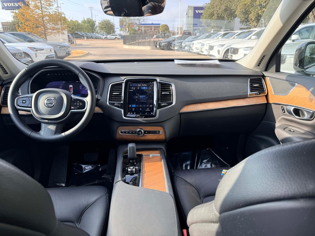 2023 Volvo XC90 Recharge Plug-In Hybrid - Image 17