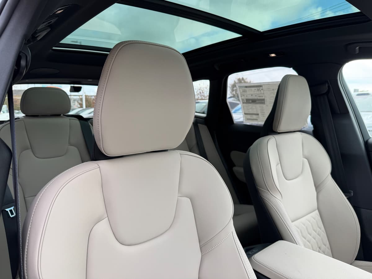 2026 Volvo XC60 - Image 9