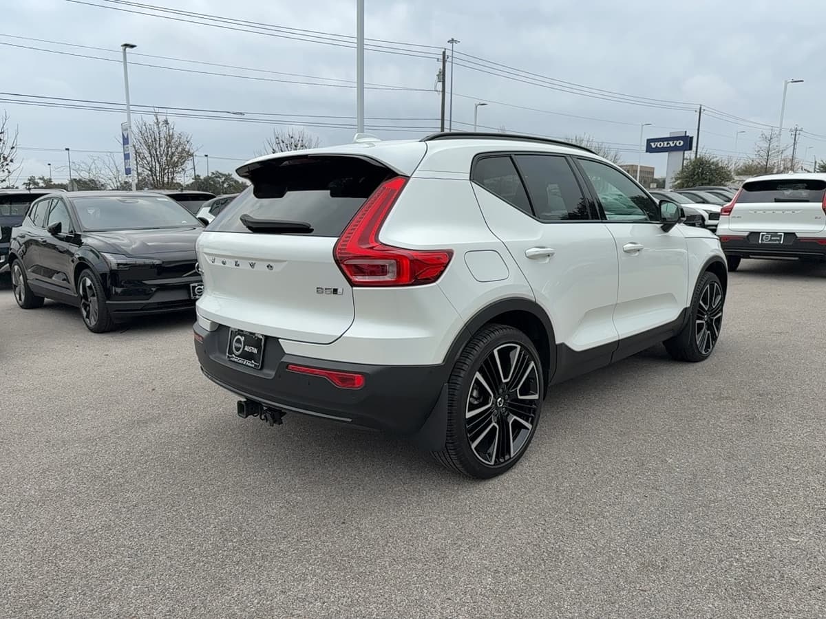 2024 Volvo XC40 - Image 6