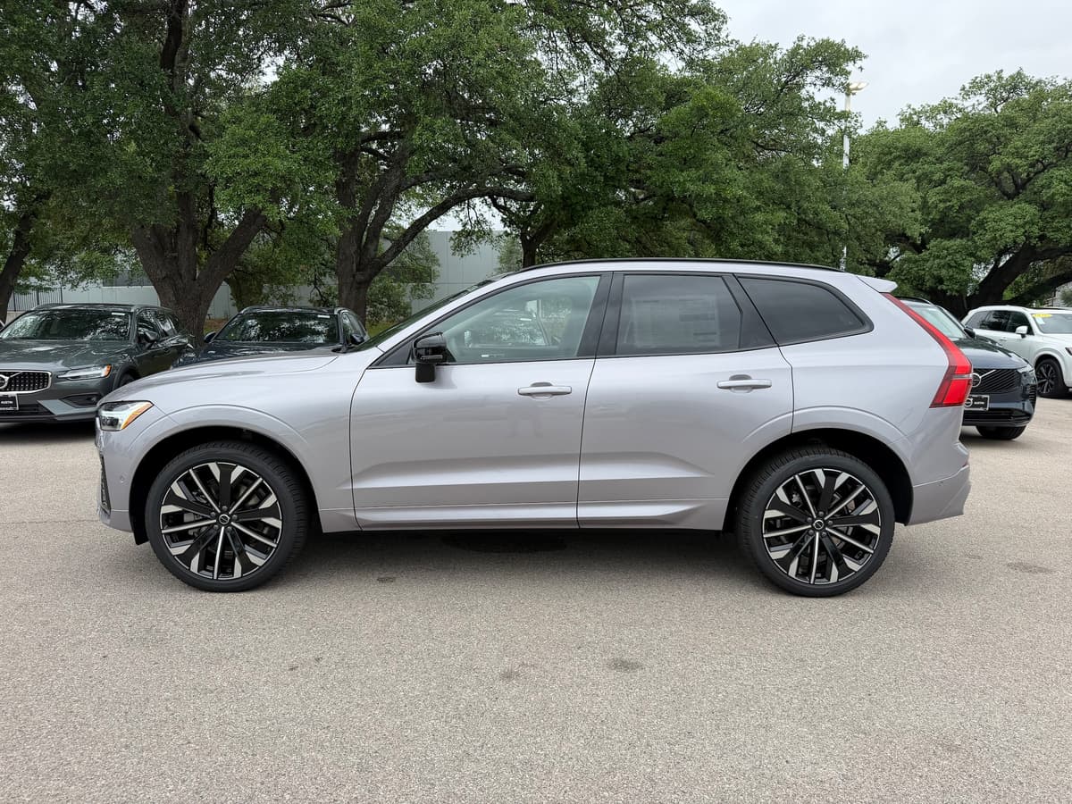 2026 Volvo XC60 - Image 3