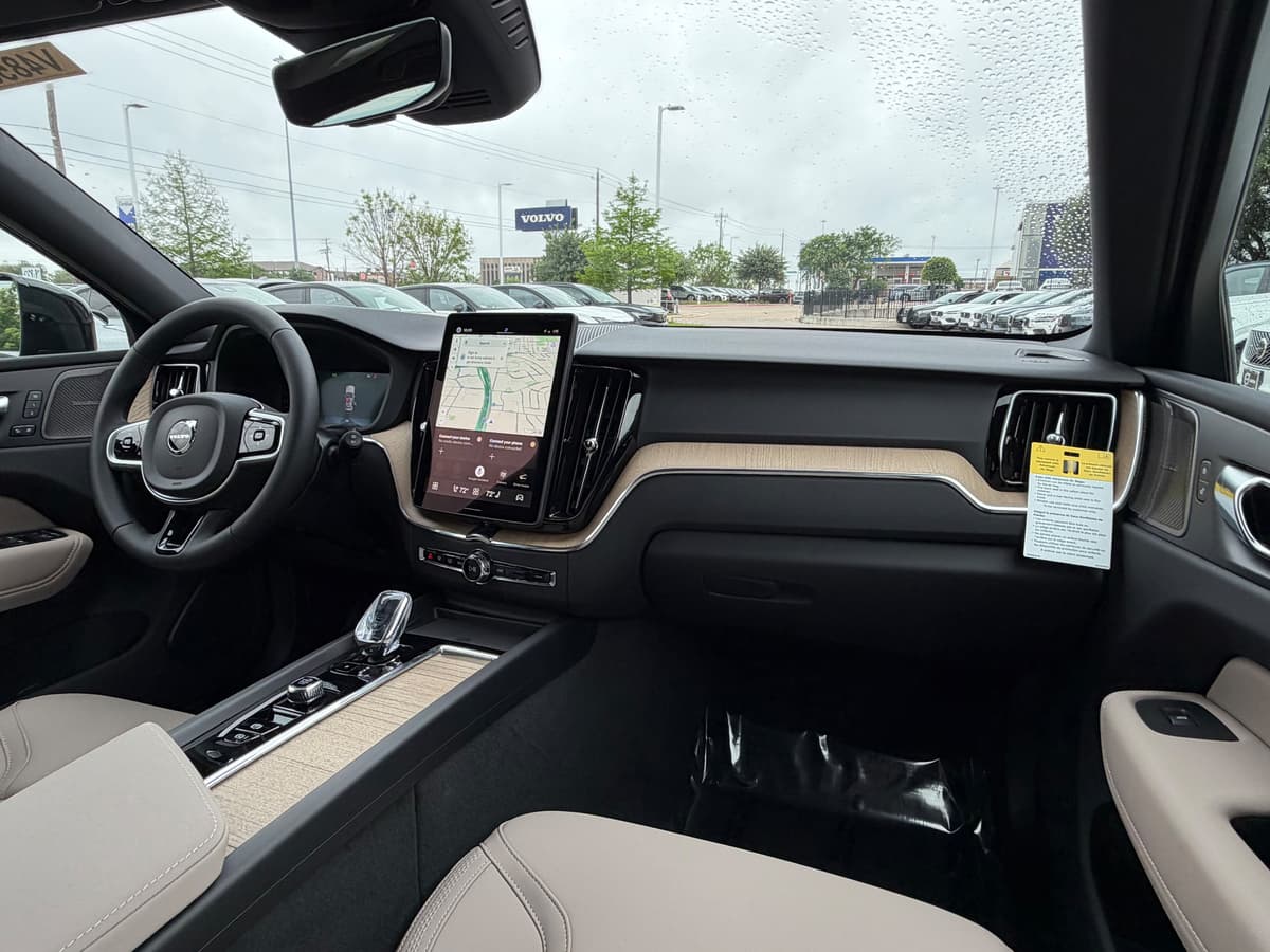 2026 Volvo XC60 - Image 10