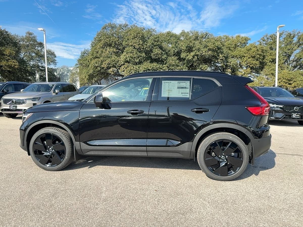 2026 Volvo XC40 - Image 3